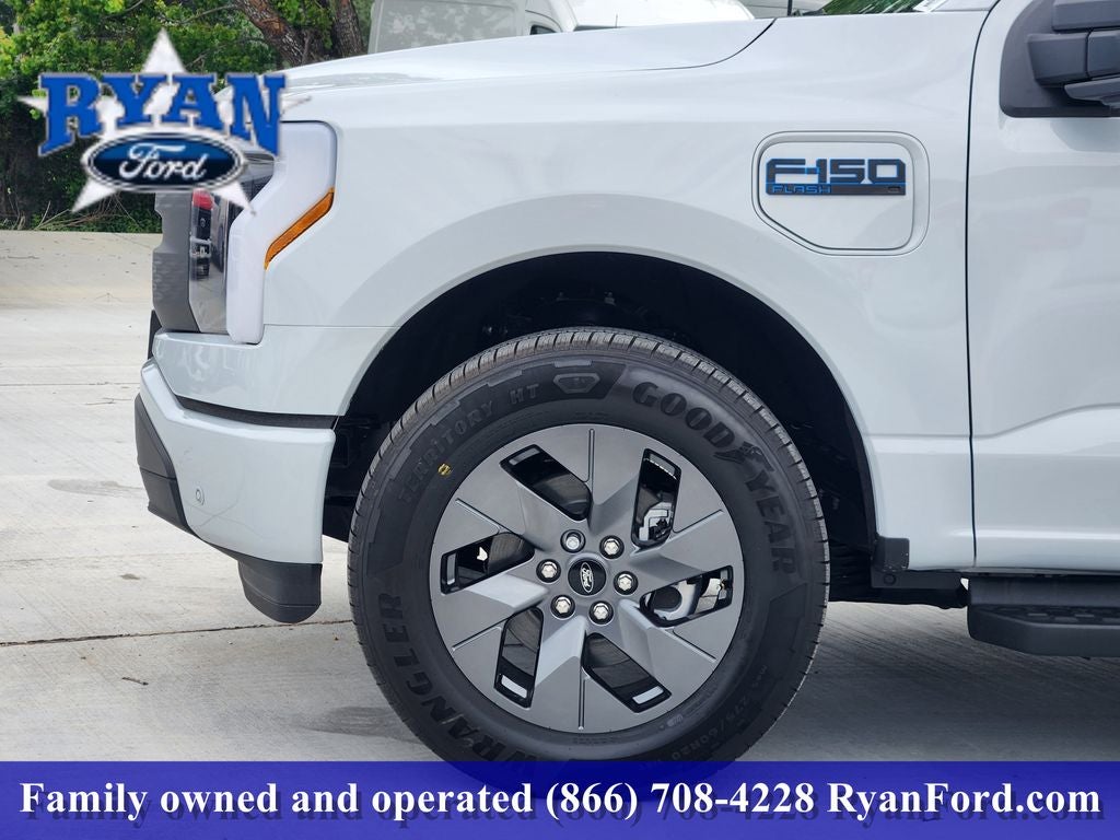 2025 Ford F-150 Lightning Flash