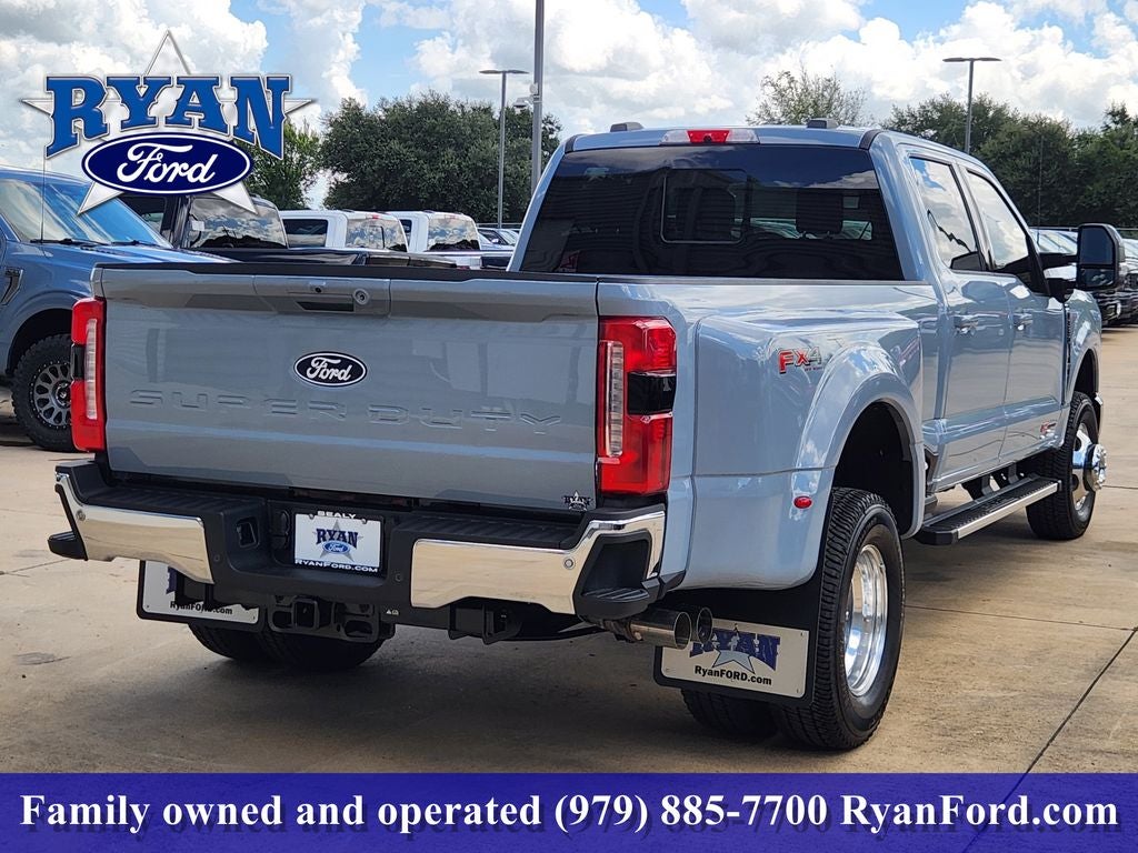 2027 Ford F-350SD F-350® Lariat®
