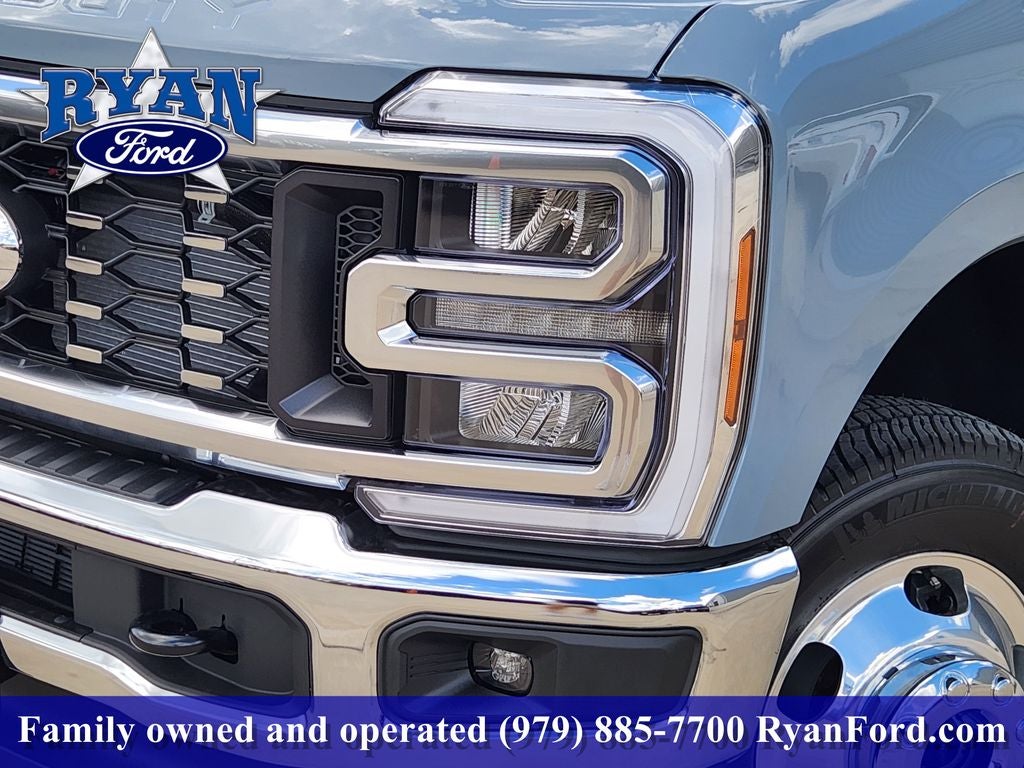 2027 Ford F-350SD F-350® Lariat®