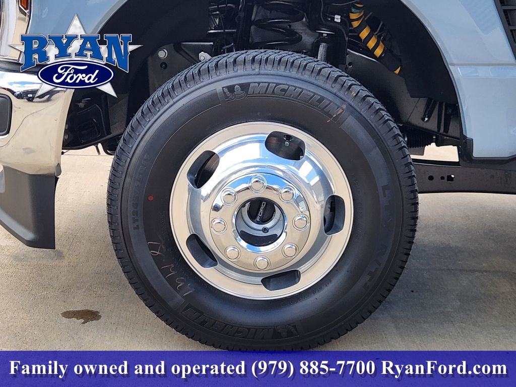 2027 Ford F-350SD F-350® Lariat®