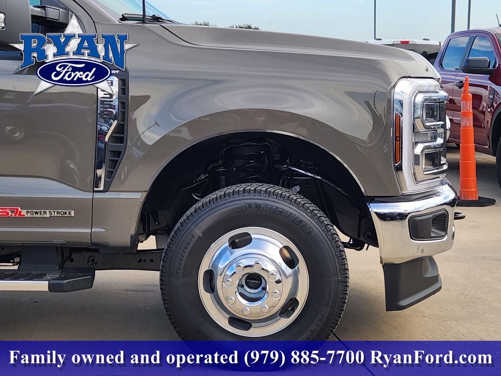 2027 Ford F-350SD F-350® Lariat®