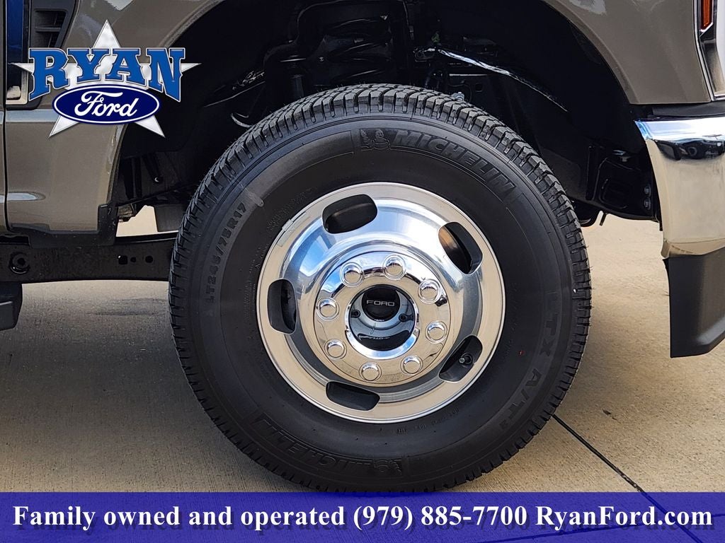 2027 Ford F-350SD F-350® Lariat®
