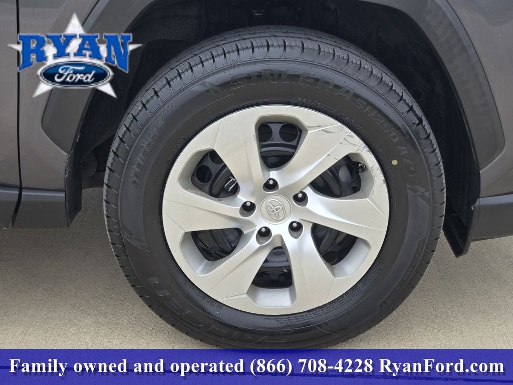 2020 Toyota RAV4 LE